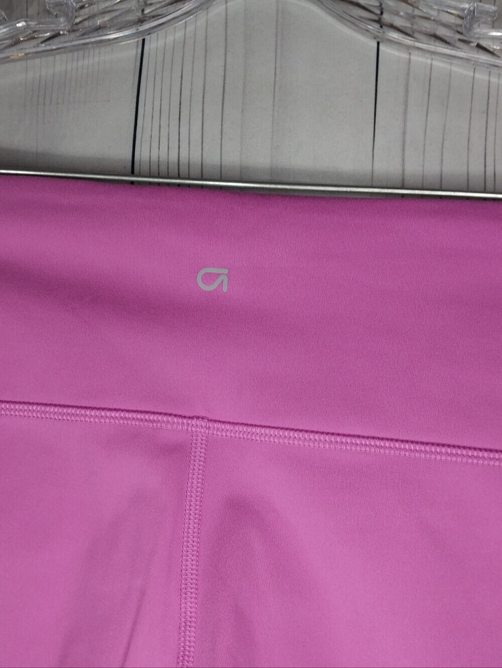 GAP Fit Moisture Wicking Athleisure Workout Yoga Cropped Leggings NWT - Picture 6 of 6